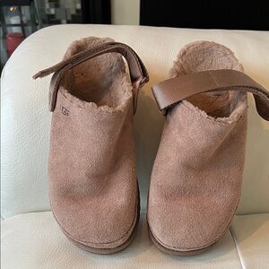 UGG Goldenstar Chestnut Brown Suede Shearling Clogs with Strap